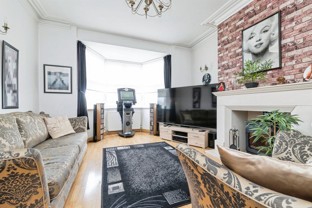 Property photo 2 of 33
