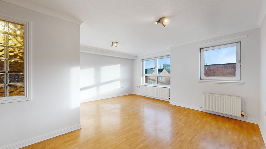 Property photo 2 of 20 10-Print-31 Napiershall Street Flat 2.2_13