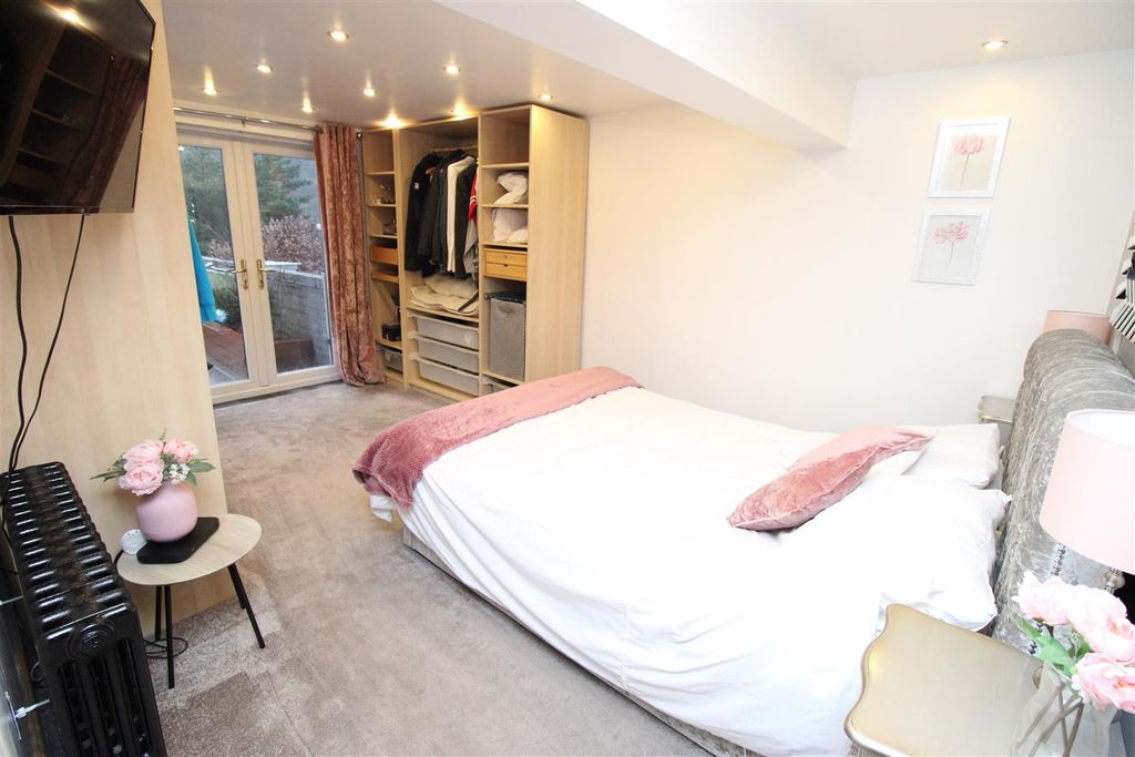 Property photo 3 of 35