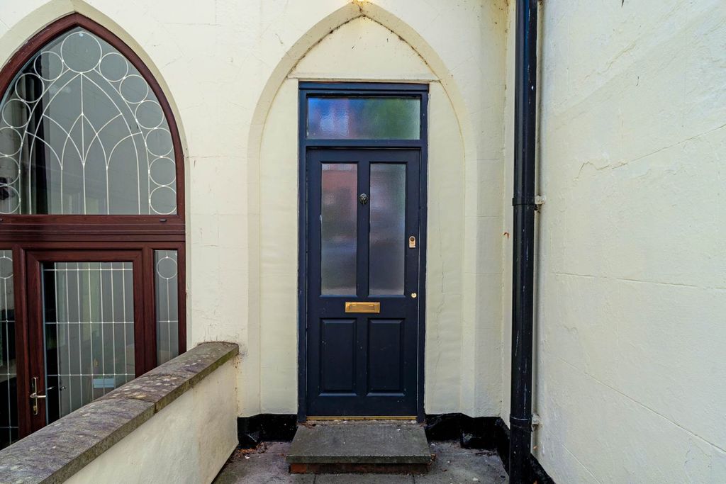 Property photo 2 of 51