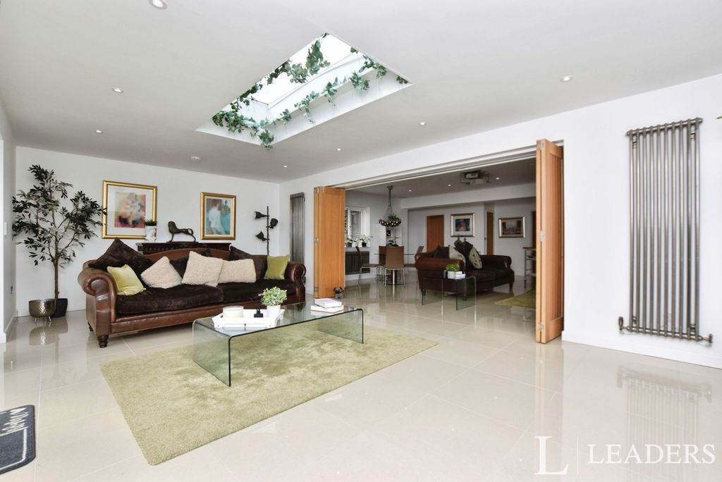Property photo 3 of 31 Pbox-Img.Jpg