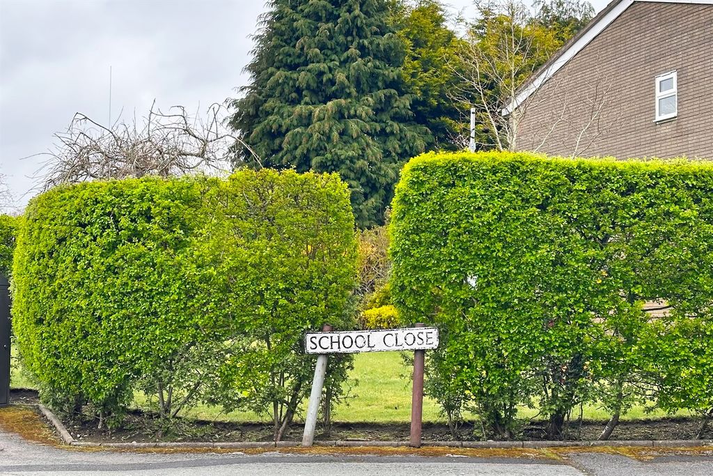 Property photo 2 of 3 School Close