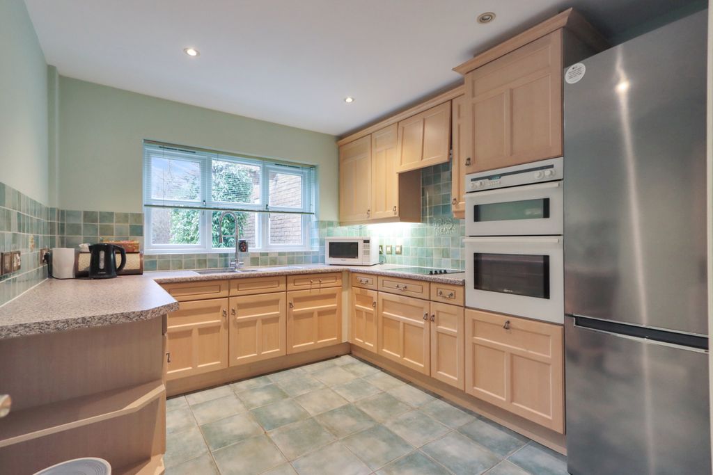 Property photo 2 of 15 Picture No. 18