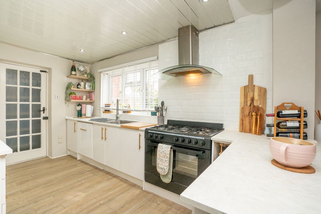 Property photo 3 of 23 31Oakwoodgreen12