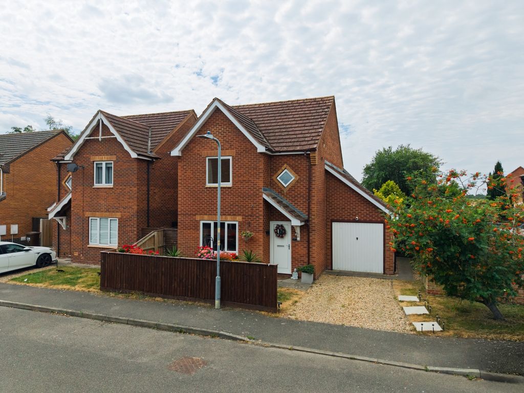 Property photo 1 of 15 Ewemove Spalding - Sorrel Drive - Garage