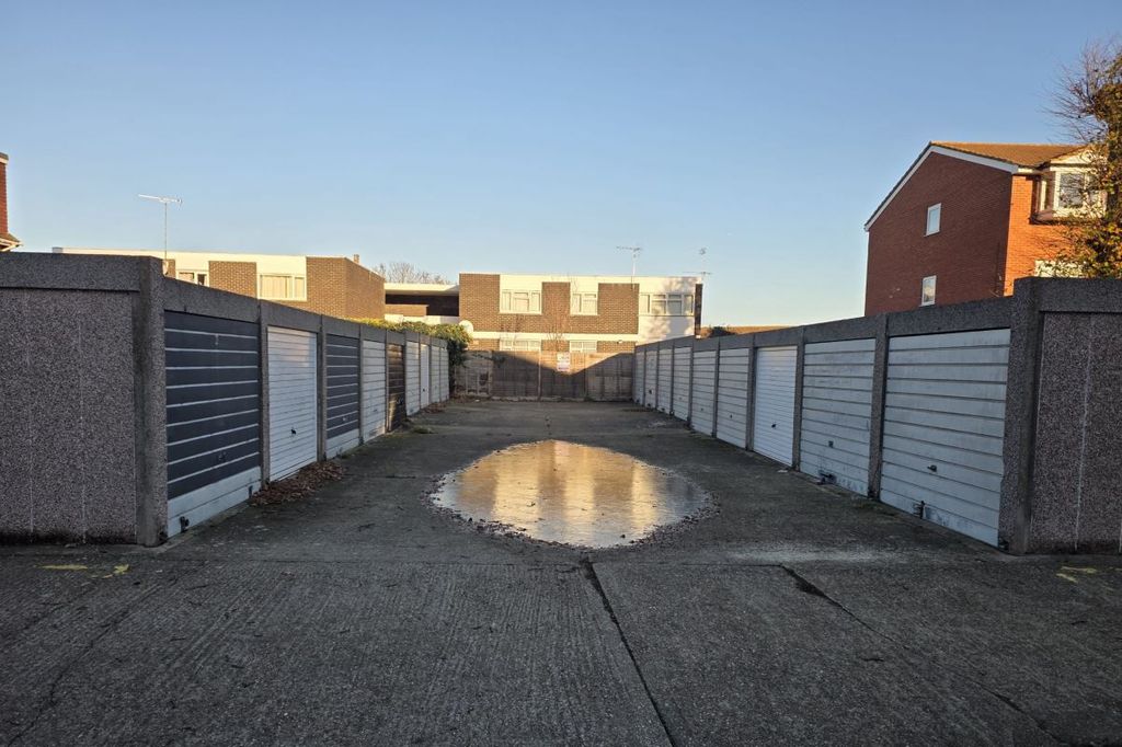 Property photo 3 of 6