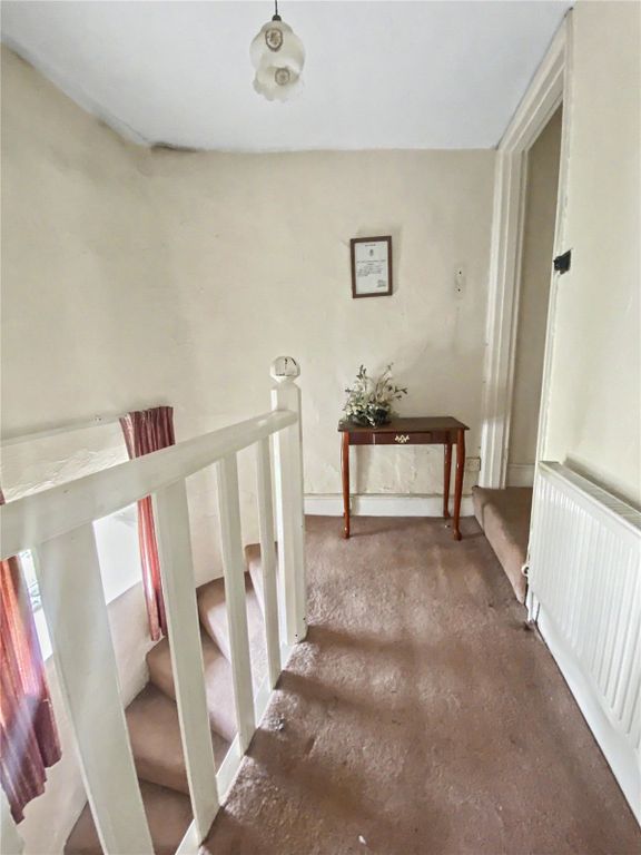 Property photo 3 of 10 Landing