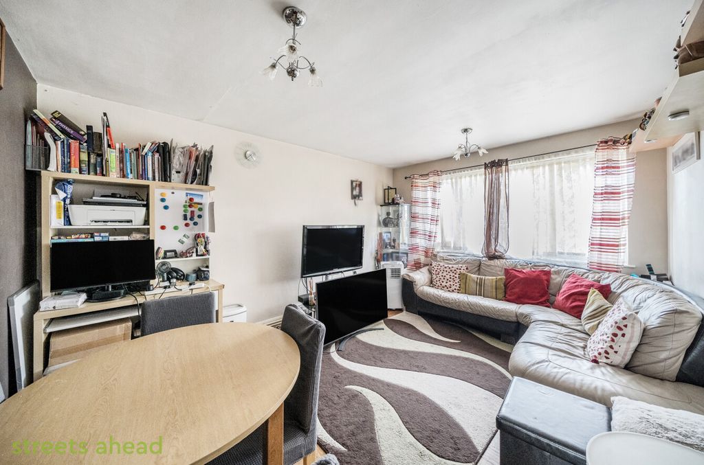 Property photo 3 of 15 33940A06-F7Ea-424...