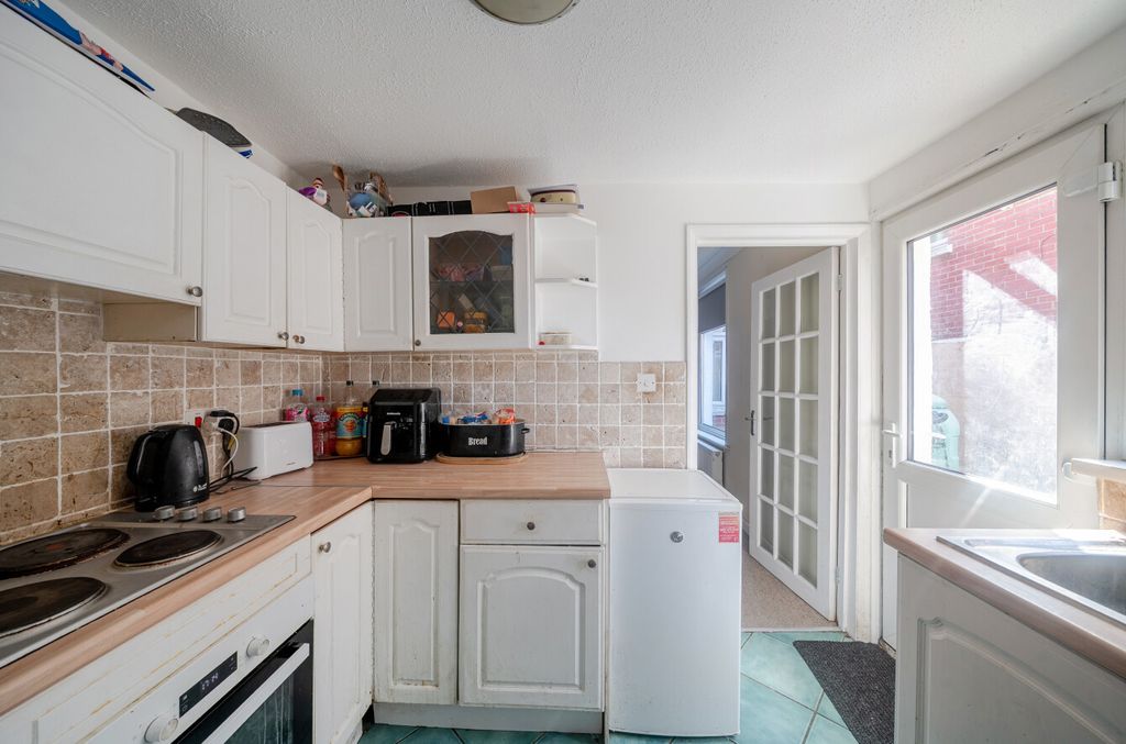 Property photo 3 of 14 1430945-20-69Bbfb...