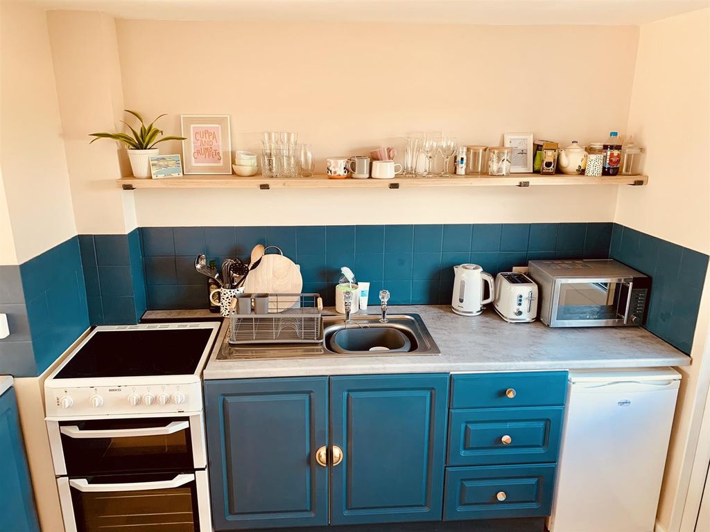 Property photo 3 of 13 Kitchen