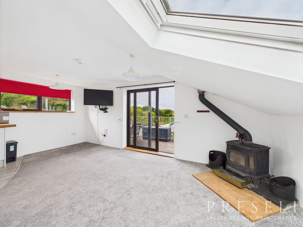 Property photo 3 of 6 Cam05119G0-Pr0030-Still005