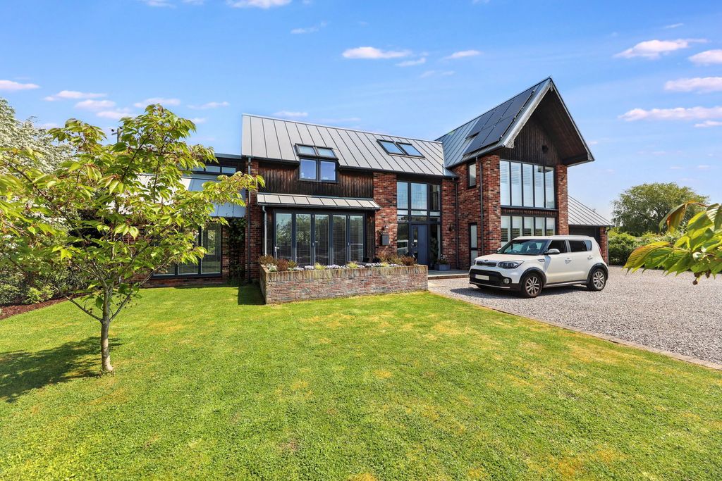 Property photo 1 of 23