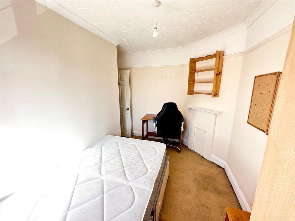 Property photo 3 of 17 B 3.Jpg