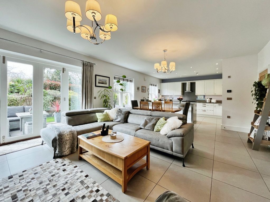 Property photo 2 of 37 3983126