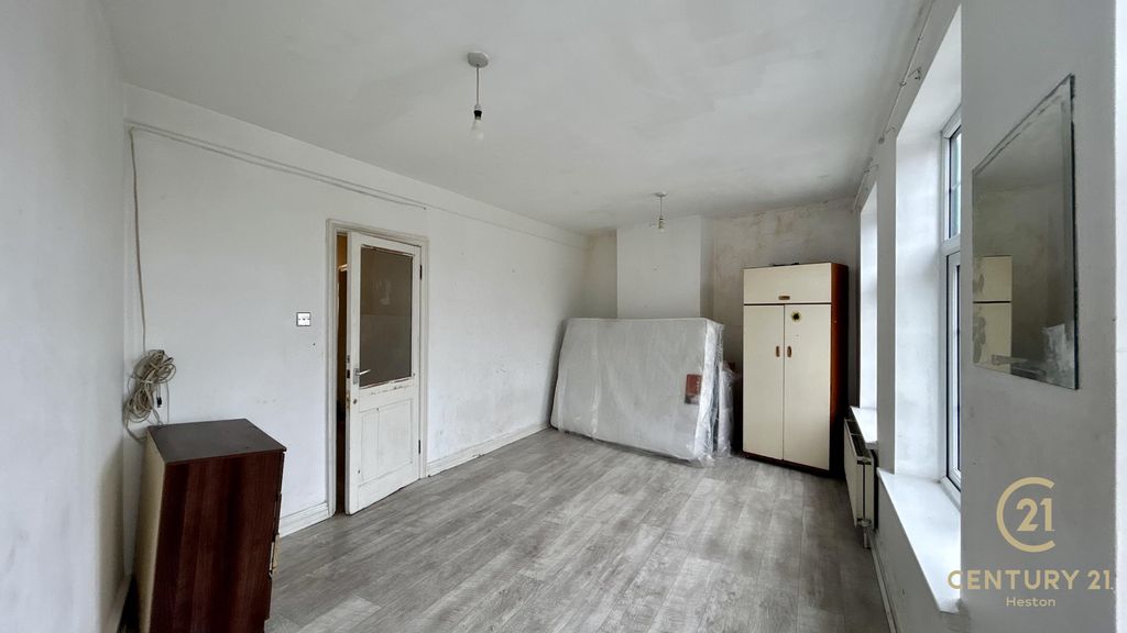 Property photo 3 of 18