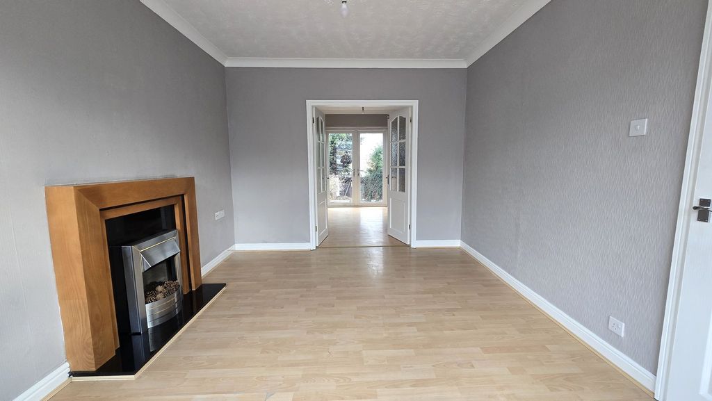 Property photo 2 of 10 Living Room