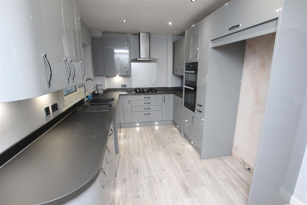 Property photo 2 of 13 Breakfast Kitchen