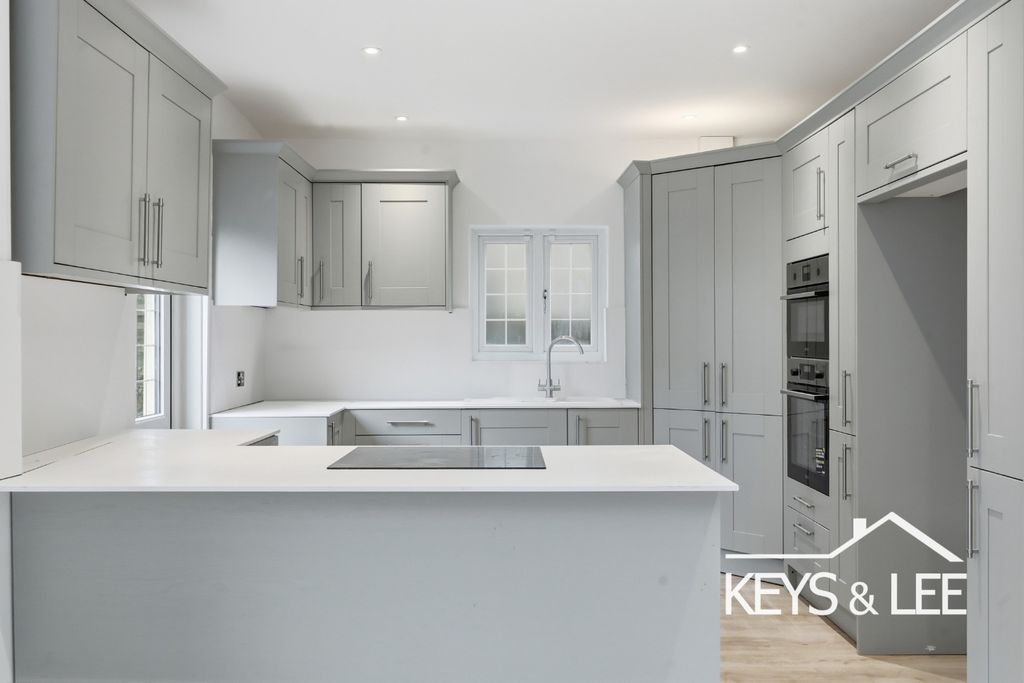 Property photo 3 of 17 4734303