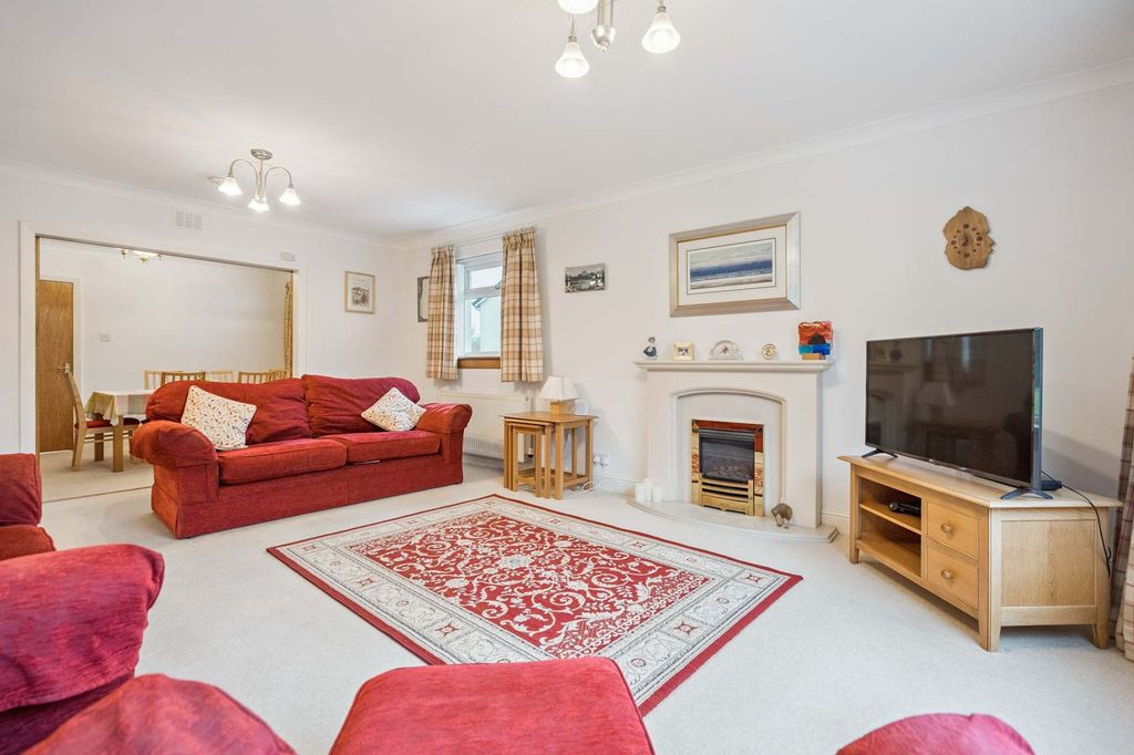 Property photo 2 of 28 Lounge