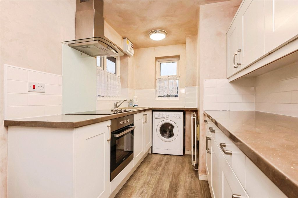 Property photo 3 of 16 Picture No. 10