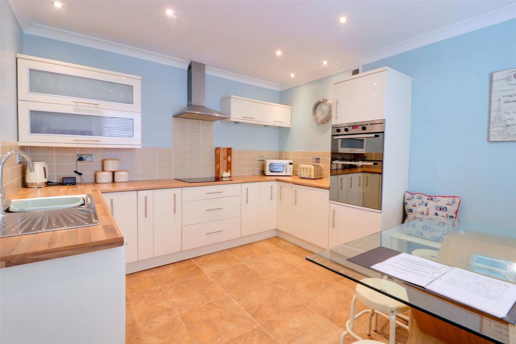 Property photo 2 of 17 Picture No. 01