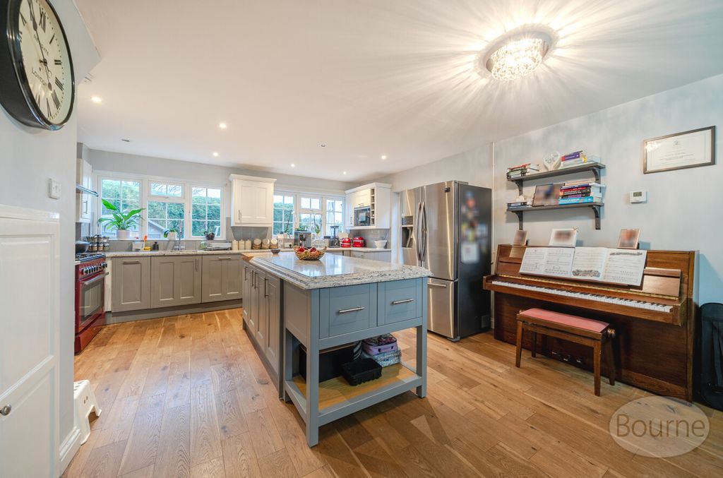 Property photo 3 of 18 c4F4A9A9-1Bc8-444...