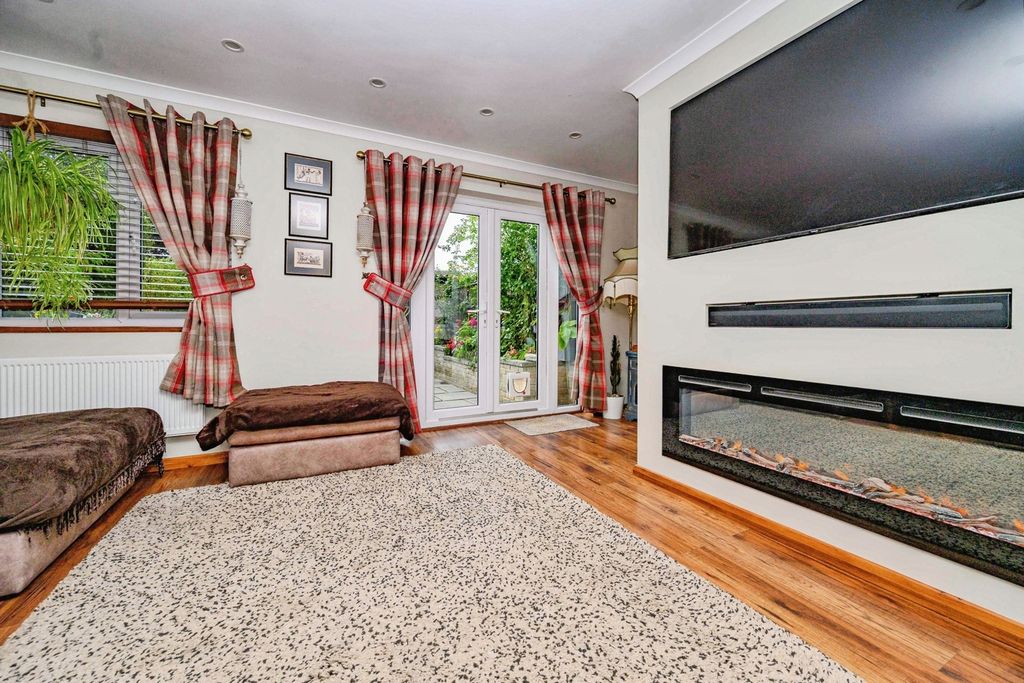 Property photo 3 of 17 Photo