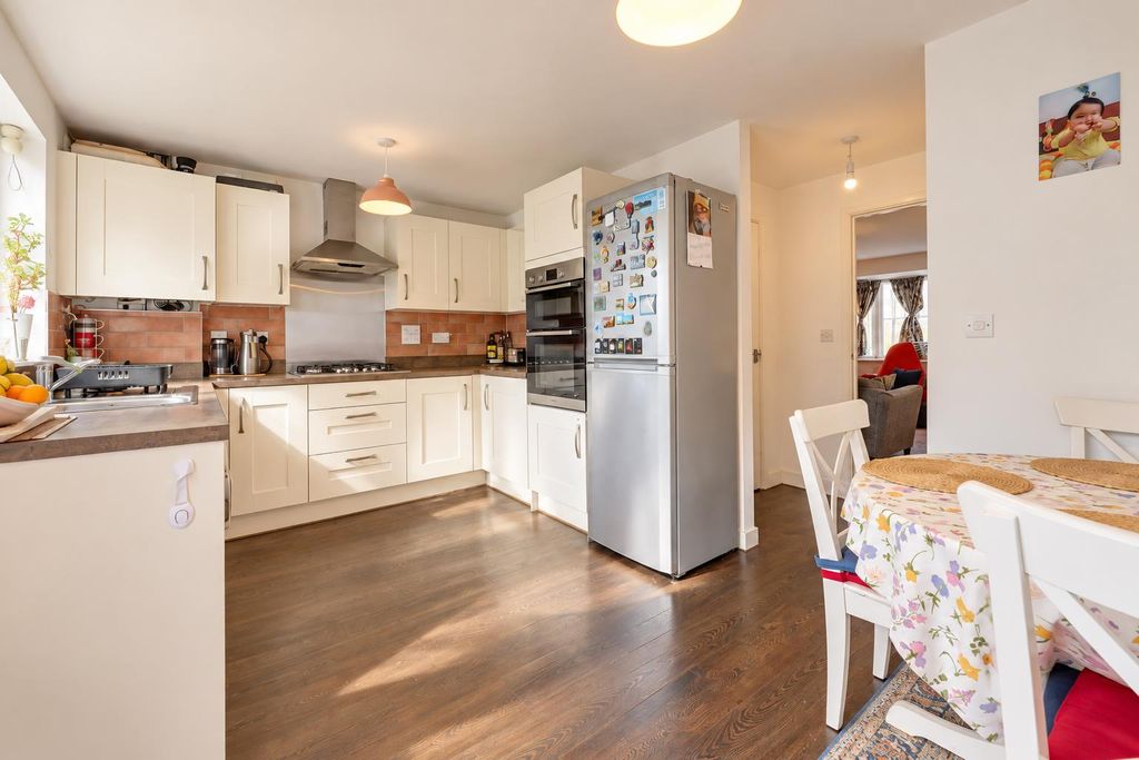 Property photo 3 of 22 4Baa51F6-99Ed-4270-994E-BBC7A79F696D.Png