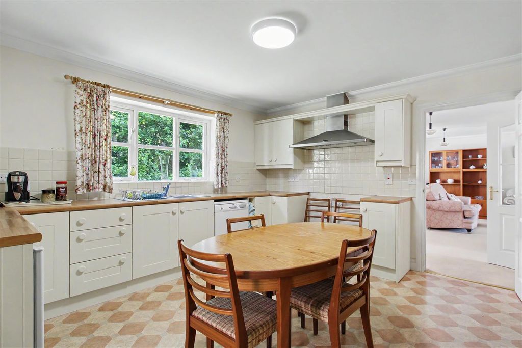 Property photo 3 of 26 Kitchen/Diner
