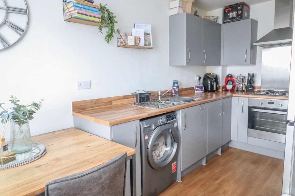 Property photo 2 of 18 4506301