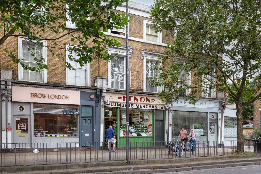 Property photo 1 of 7 Flat 2, 360 Old Kent Road, London Se1 5Aa