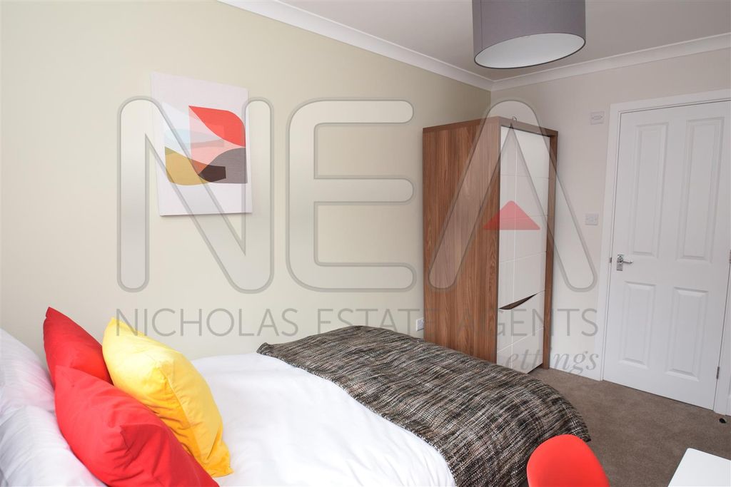 Property photo 2 of 9 Bedroom One &amp; En-Suite