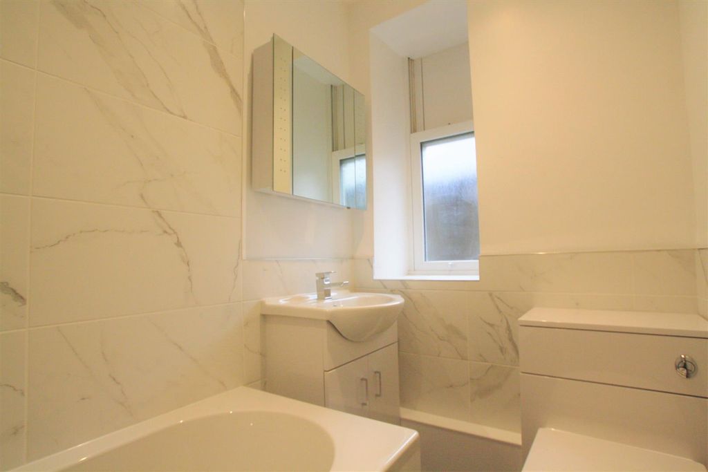 Property photo 2 of 3 Bathroom