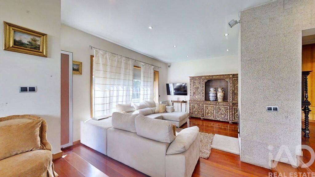 Property photo 1 of 39