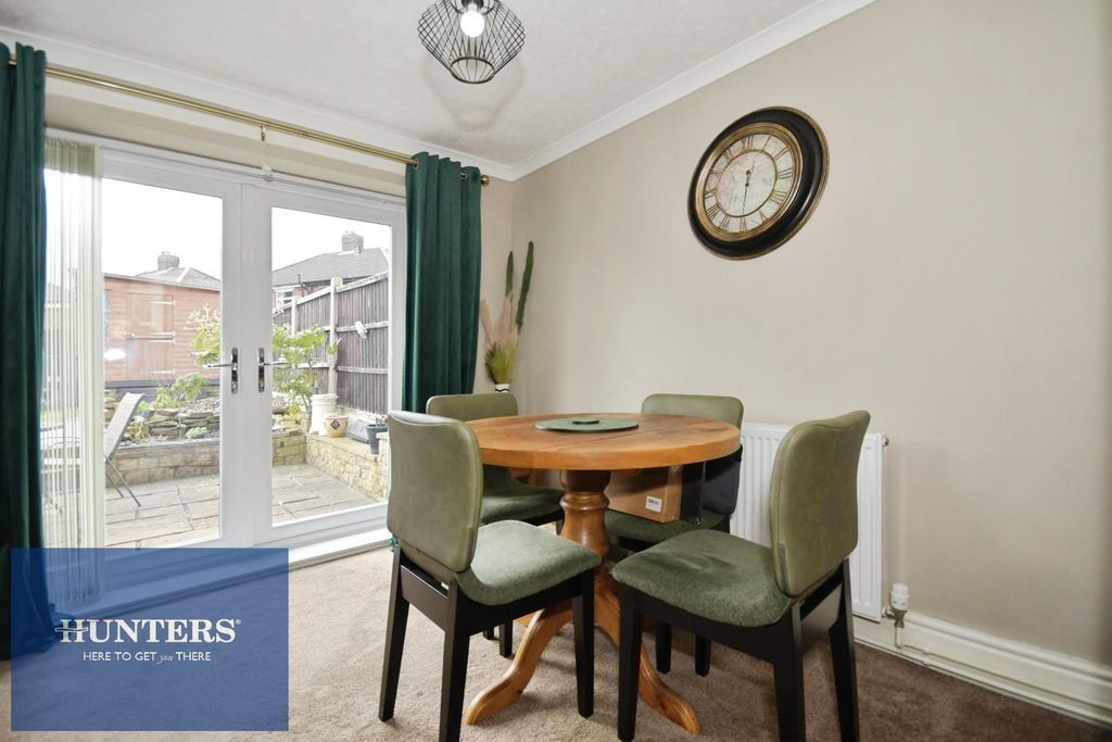 Property photo 3 of 17 Dining Area 01.Jpg