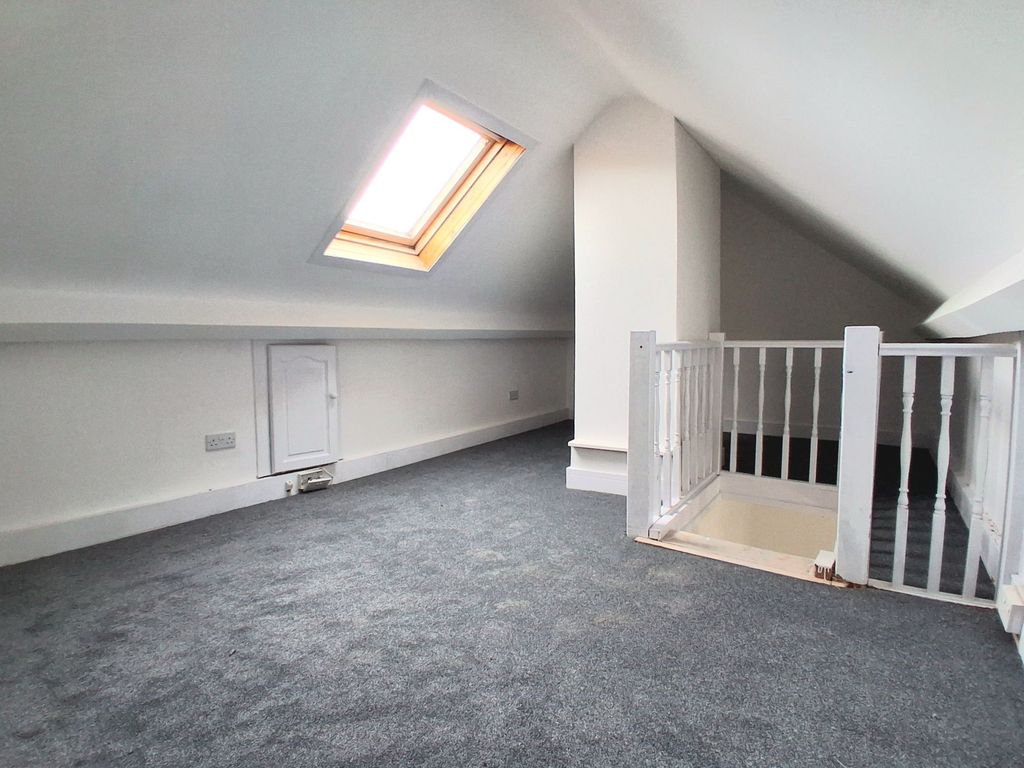 Property photo 2 of 27