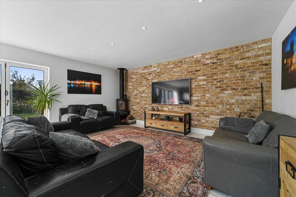 Property photo 3 of 26