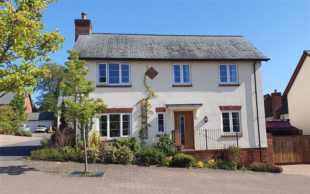 Property photo 1 of 21 16 Aubyns Wood Rise