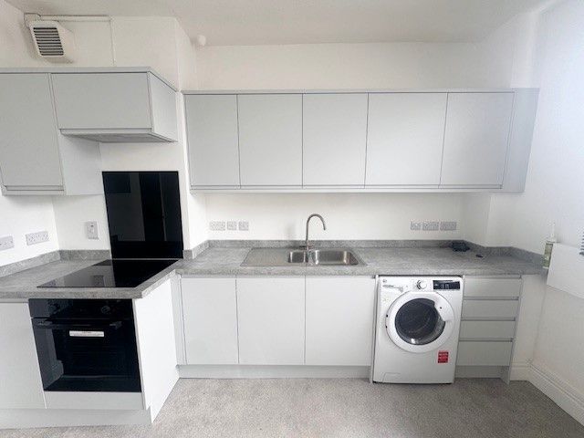 Property photo 3 of 8 Kitchen