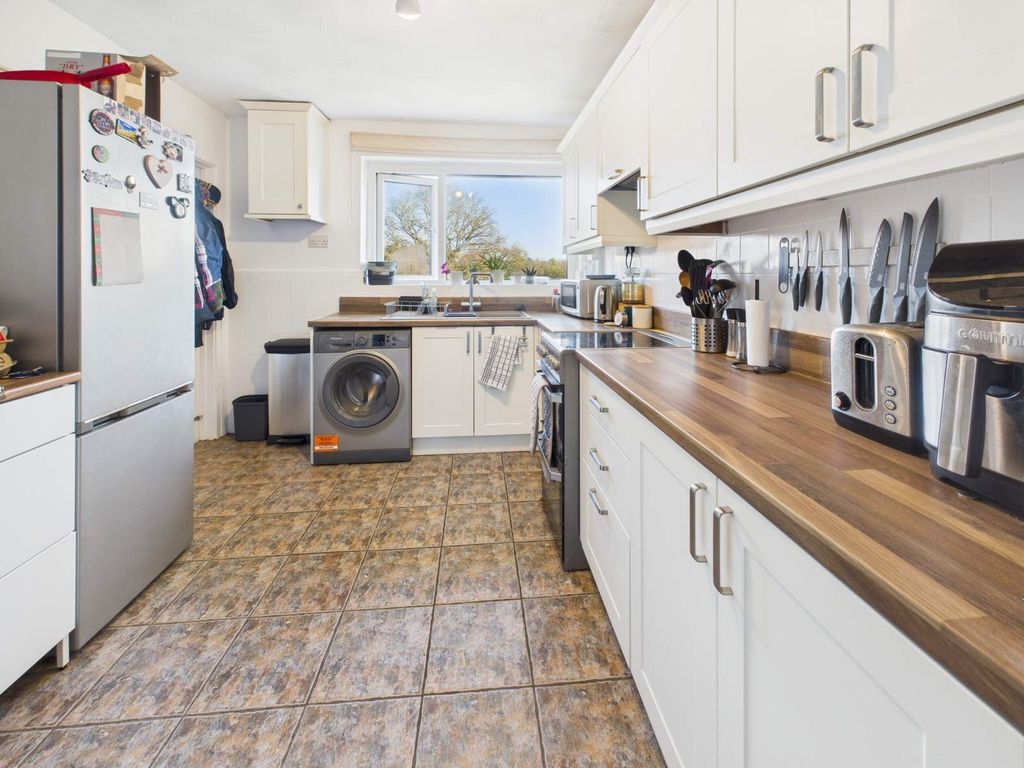 Property photo 2 of 18 Kitchen