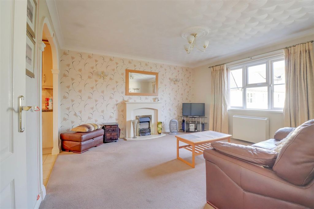 Property photo 2 of 9 35 Sycamore Court.Jpg