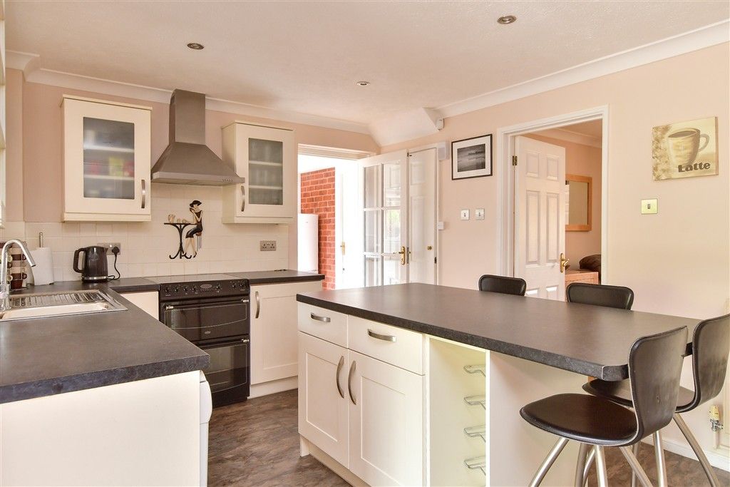 Property photo 3 of 14 Kitchen