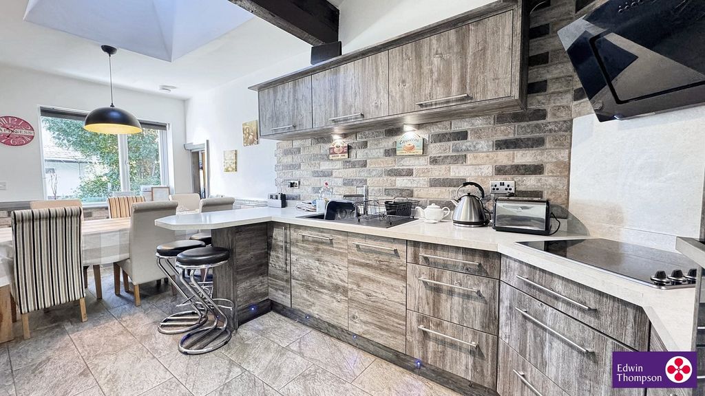 Property photo 3 of 28