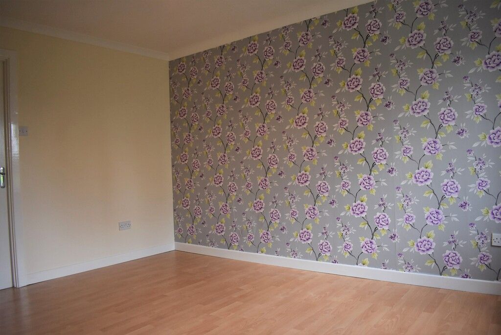 Property photo 3 of 13 Lounge