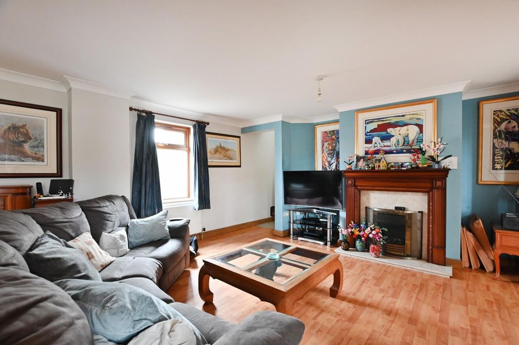 Property photo 2 of 14 Sitting Room