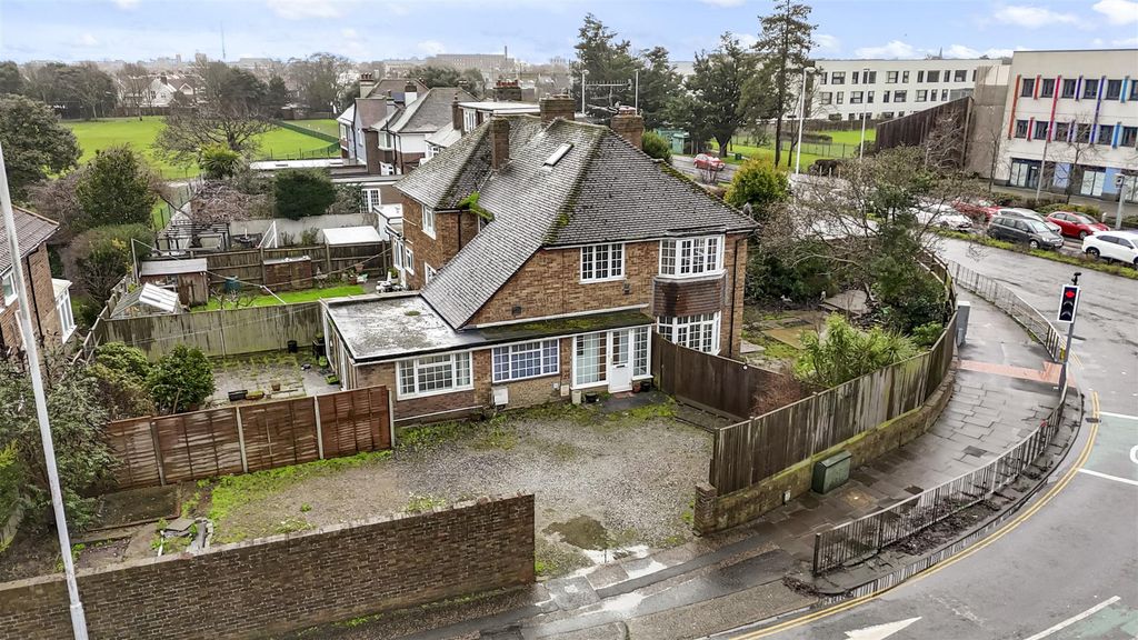 Property photo 2 of 31 2 Sompting Avenue-001.Jpg