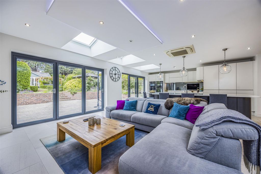 Property photo 3 of 29 291 Havant Road, Farlington-Porticomarketing-Sarah