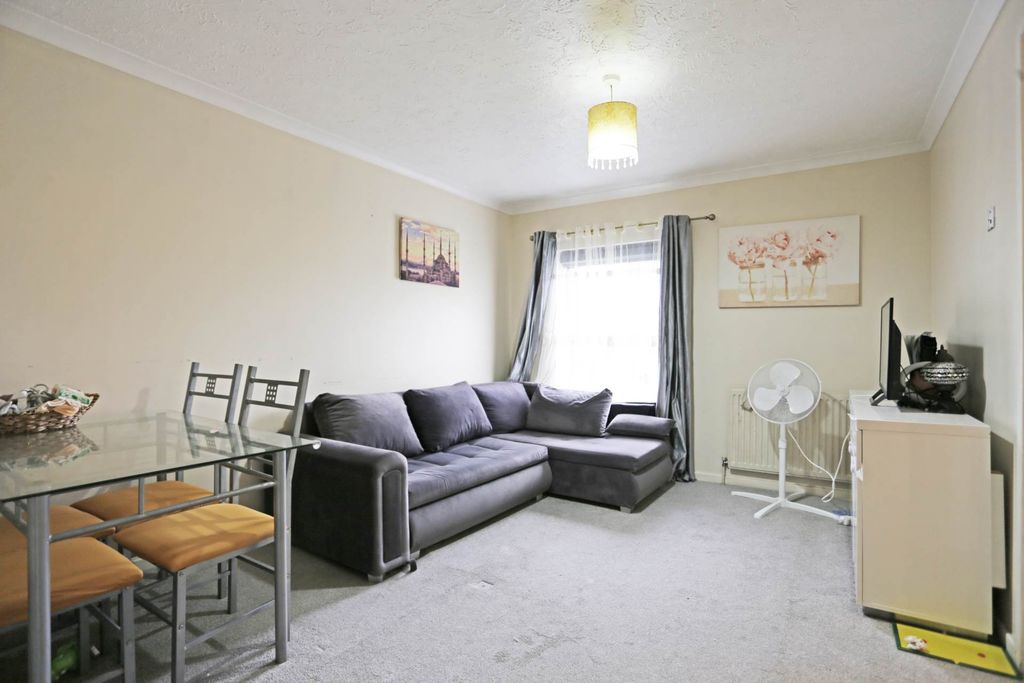 Property photo 3 of 8