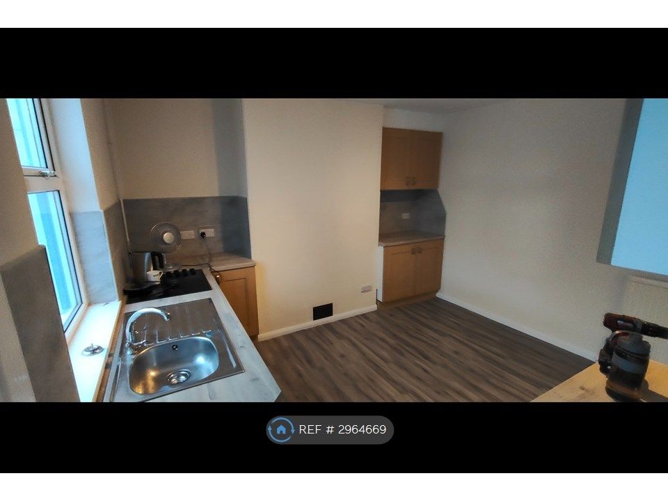 Property photo 2 of 24 Kitchen