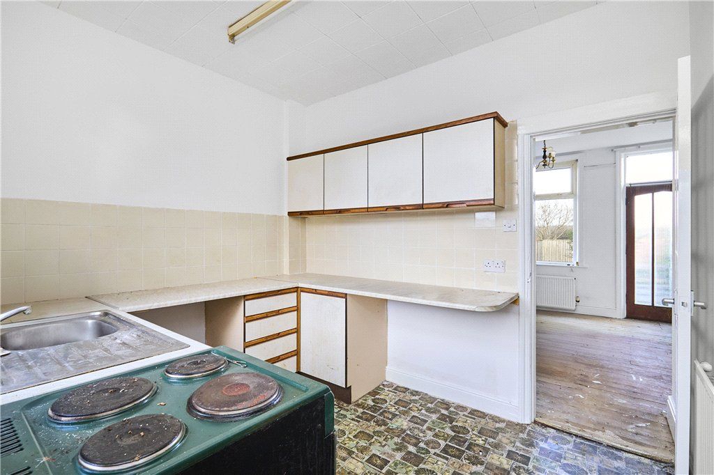 Property photo 3 of 11 Kitchen